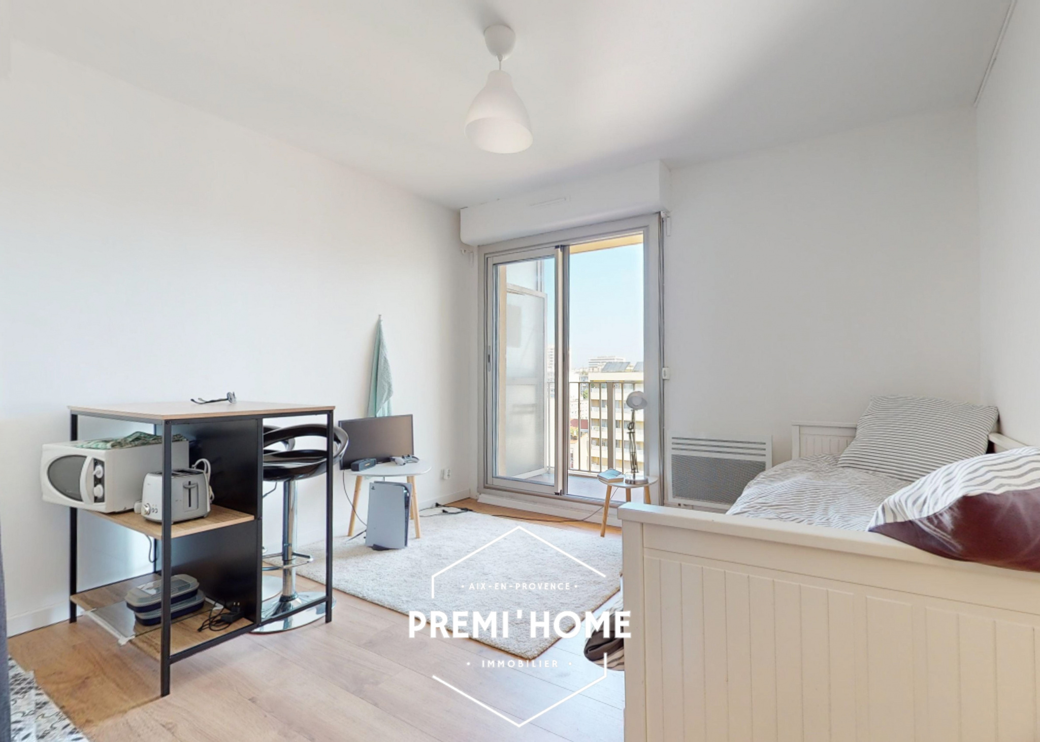 Studio de 20m2 refait à neuf avec balcon au 7ème étage avec - Premi'home Agence immobilière Aix En Provence