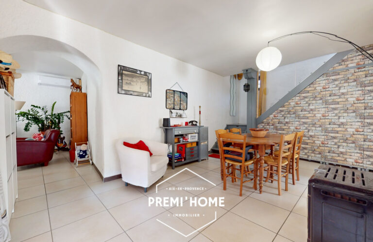 A VENDRE MAISON T5 AUREILLE CENTRE VILLAGE - Premi'home Agence immobilière Aix En Provence