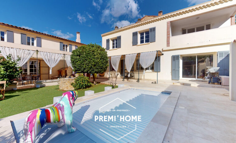 A VENDRE PROPRIÉTÉ 2 MAISONS RÉNOVÉES AVEC PISCINE SALON DE - Premi'home Agence immobilière Aix En Provence