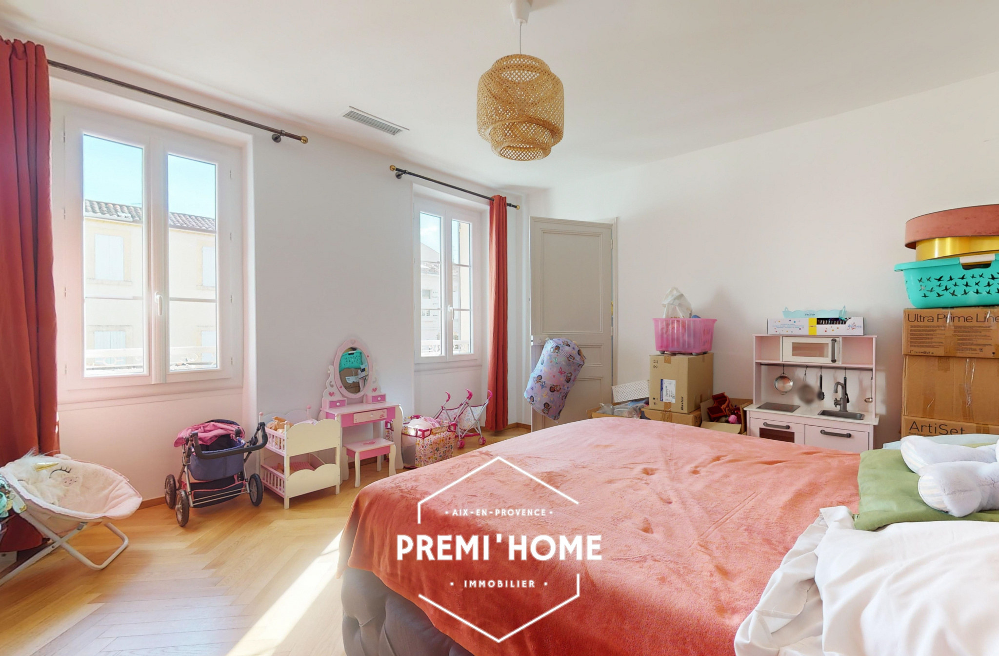 A VENDRE PROPRIÉTÉ 2 MAISONS RÉNOVÉES AVEC PISCINE SALON DE - Premi'home Agence immobilière Aix En Provence