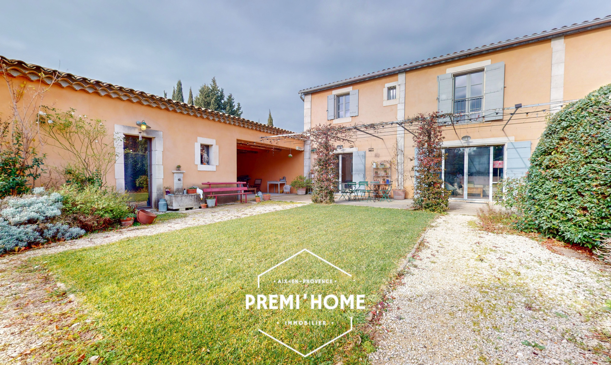 A VENDRE MAISON AVEC PISCINE & HANGAR A EYGALIERES - Premi'home Agence immobilière Aix En Provence