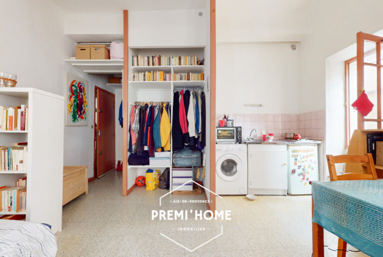STUDIO LOUE CENTRE VILLE HISTORIQUE - Premi'home Agence immobilière Aix En Provence