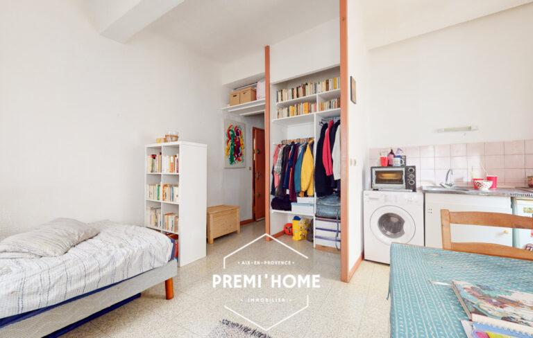 STUDIO LOUE CENTRE VILLE HISTORIQUE - Premi'home Agence immobilière Aix En Provence