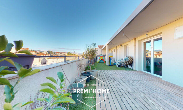 A VENDRE T3/4 DERNIER ETAGE AVEC TERRASSE MARSEILLE 13013 - Premi'home Agence immobilière Aix En Provence