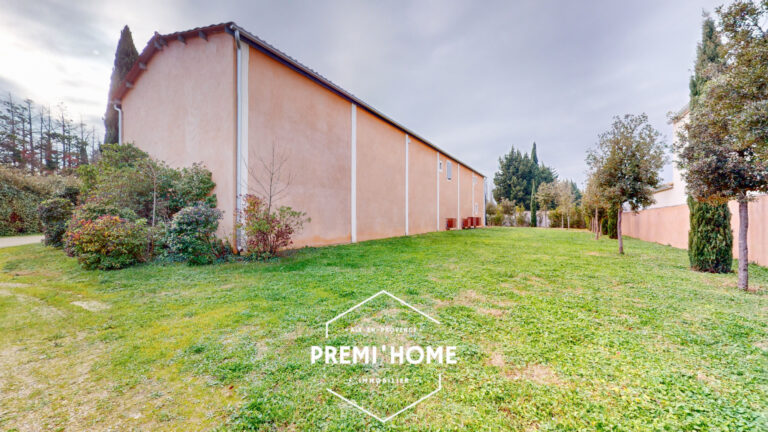 A VENDRE MAISON AVEC PISCINE & HANGAR A EYGALIERES - Premi'home Agence immobilière Aix En Provence