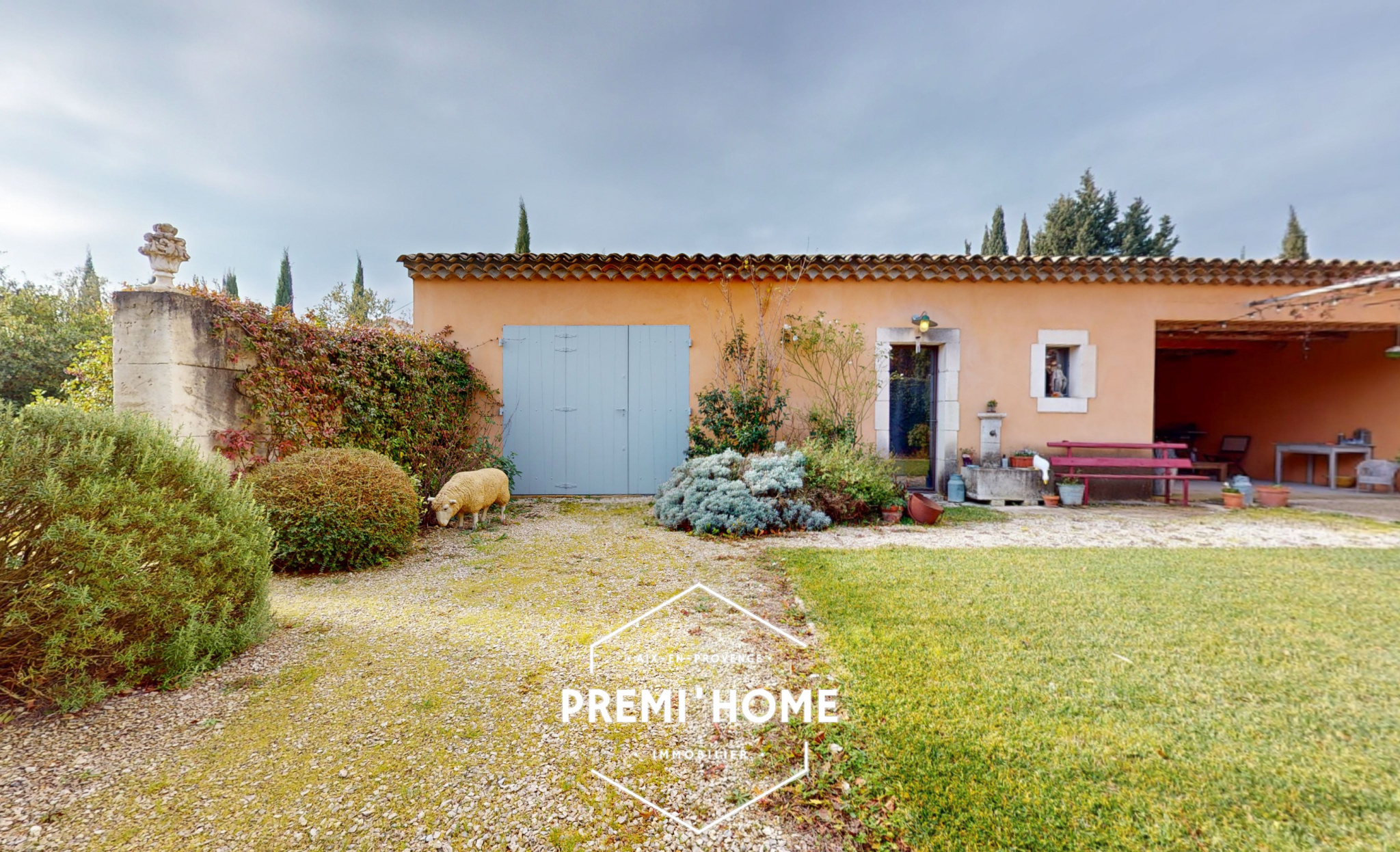 A VENDRE MAISON AVEC PISCINE & HANGAR A EYGALIERES - Premi'home Agence immobilière Aix En Provence