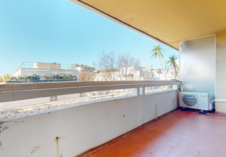 A VENDRE T3 RUE PARADIS MARSEILLE 13008 - Premi'home Agence immobilière Aix En Provence