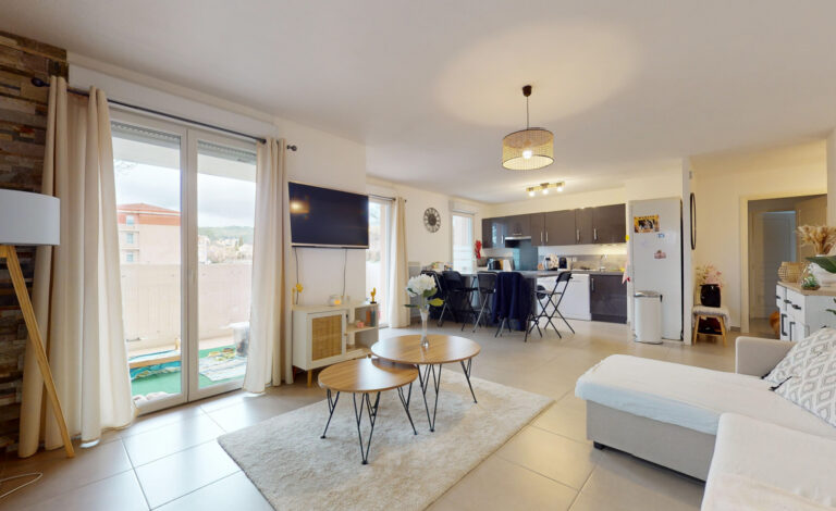 A VENDRE T4 AVEC TERRASSE 13013 MARSEILLE CHATEAU GOMBERT - Premi'home Agence immobilière Aix En Provence