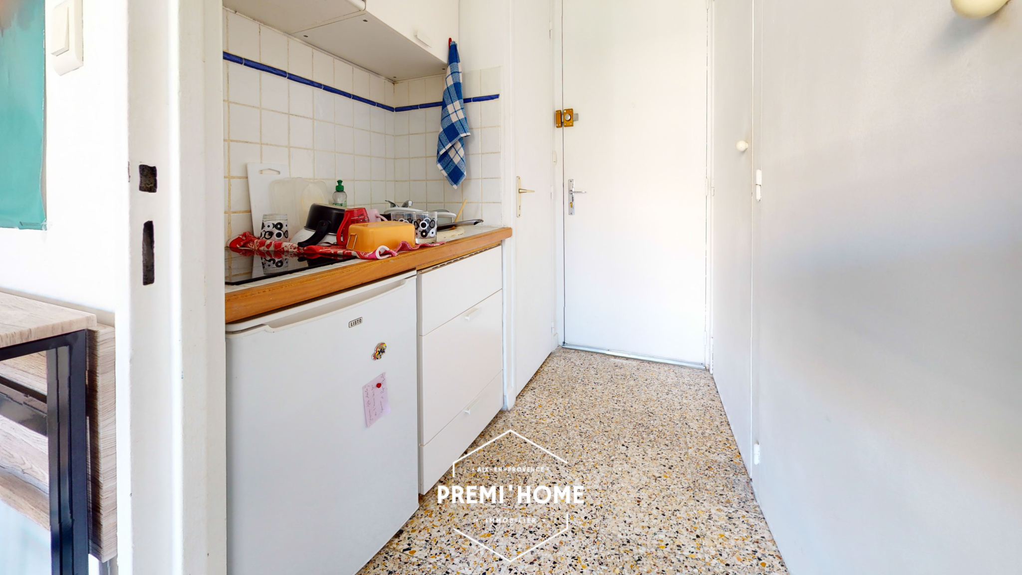 * A VENDRE JOLI STUDIO LOUE GARE ROUTIERE * - Premi'home Agence immobilière Aix En Provence