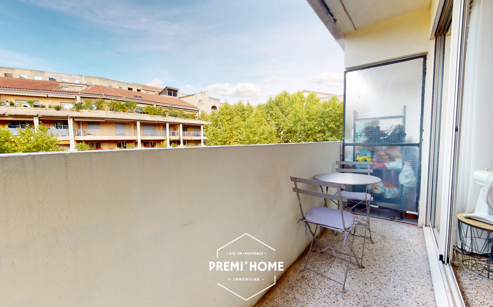 * A VENDRE JOLI STUDIO LOUE GARE ROUTIERE * - Premi'home Agence immobilière Aix En Provence