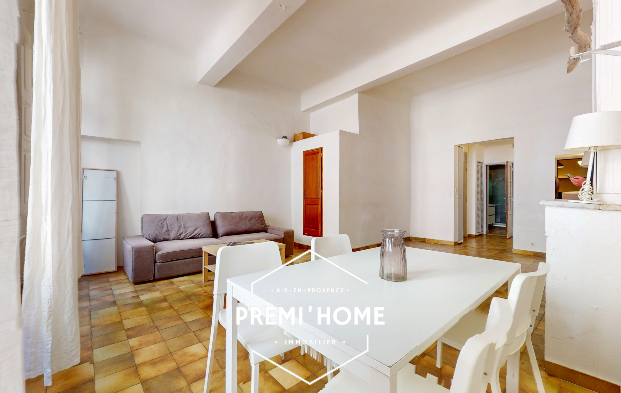A VENDRE GRAND STUDIO CENTRE HISTORIQUE AIX EN PROVENCE - Premi'home Agence immobilière Aix En Provence
