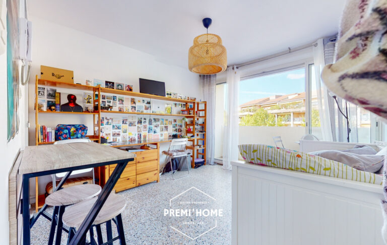 * A VENDRE JOLI STUDIO LOUE GARE ROUTIERE * - Premi'home Agence immobilière Aix En Provence