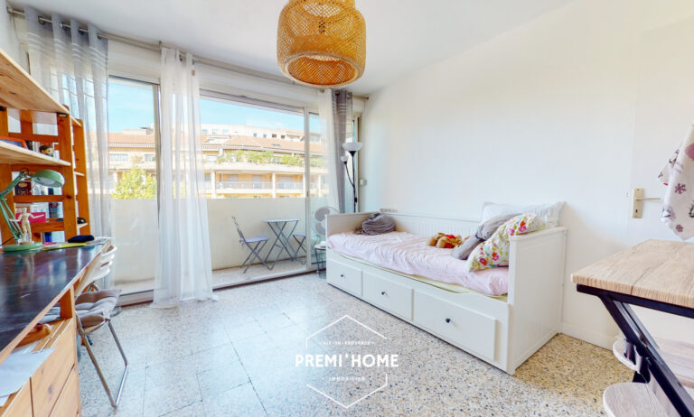 * A VENDRE JOLI STUDIO LOUE GARE ROUTIERE * - Premi'home Agence immobilière Aix En Provence