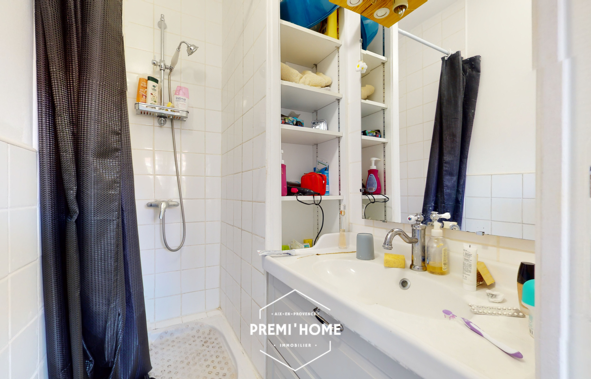 * A VENDRE JOLI STUDIO LOUE GARE ROUTIERE * - Premi'home Agence immobilière Aix En Provence