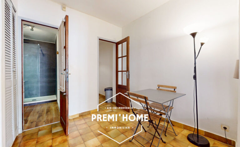 A VENDRE GRAND STUDIO CENTRE HISTORIQUE AIX EN PROVENCE - Premi'home Agence immobilière Aix En Provence
