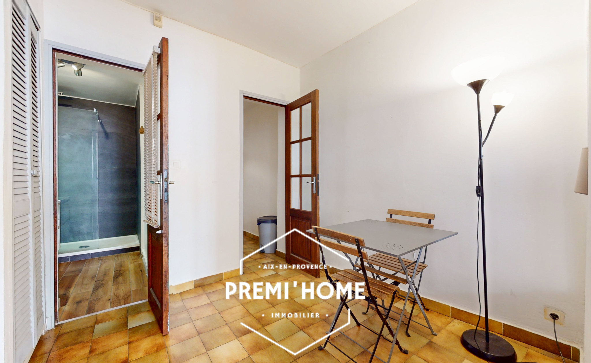 A VENDRE GRAND STUDIO CENTRE HISTORIQUE AIX EN PROVENCE - Premi'home Agence immobilière Aix En Provence