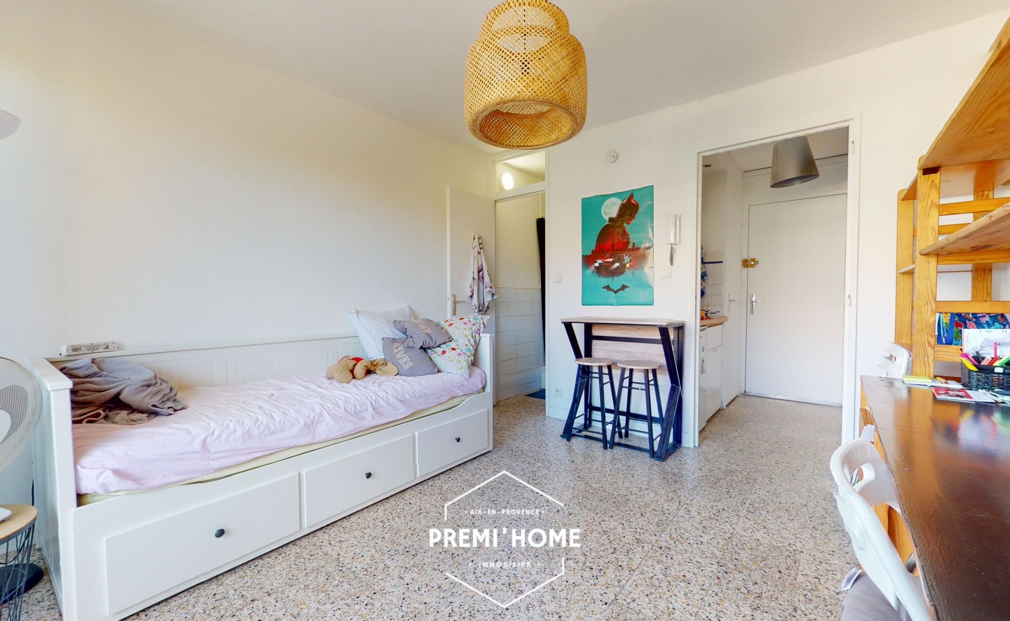* A VENDRE JOLI STUDIO LOUE GARE ROUTIERE * - Premi'home Agence immobilière Aix En Provence