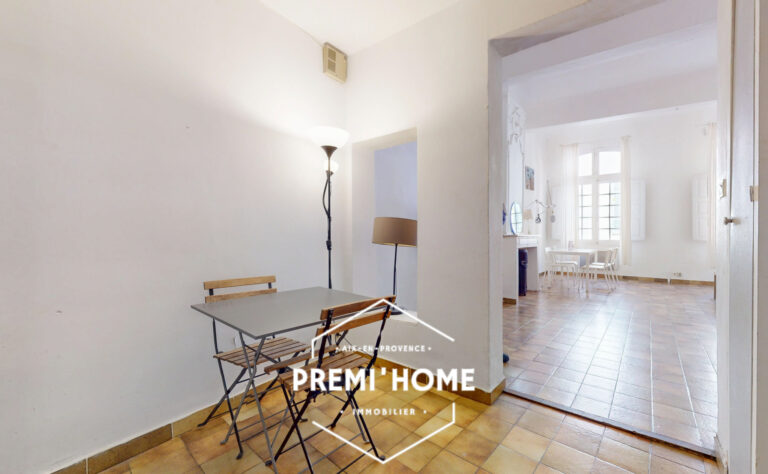 A VENDRE GRAND STUDIO CENTRE HISTORIQUE AIX EN PROVENCE - Premi'home Agence immobilière Aix En Provence
