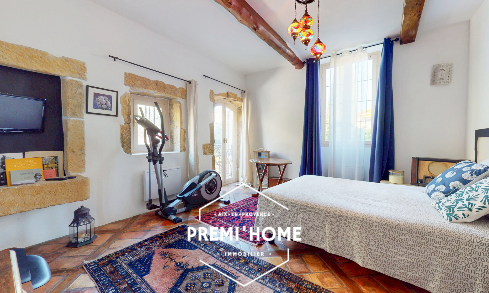 Maison de village en R+3 avec cour et terrasse Aureille - Premi'home Agence immobilière Aix En Provence