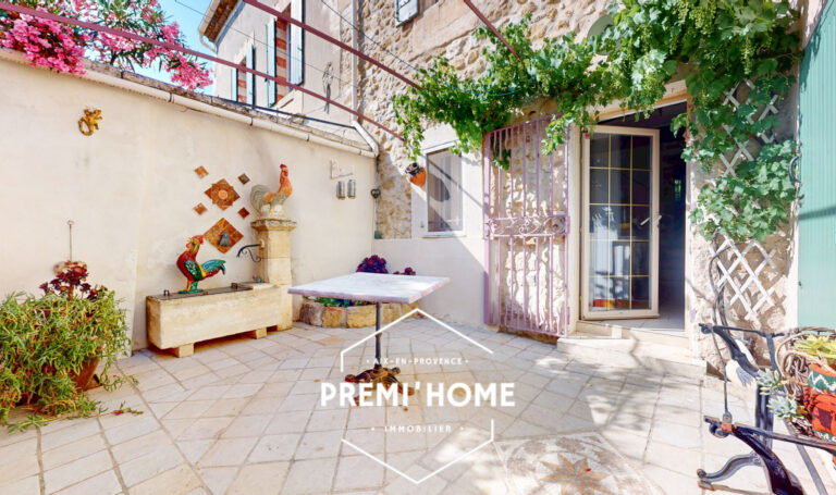 Maison de village en R+3 avec cour et terrasse Aureille - Premi'home Agence immobilière Aix En Provence