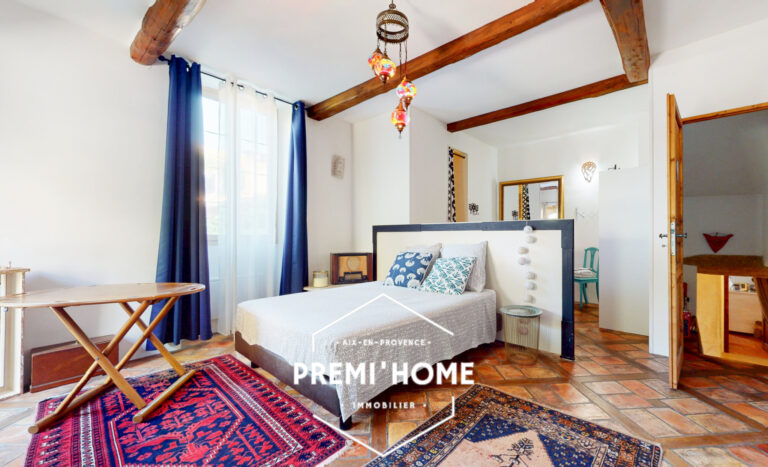 Maison de village en R+3 avec cour et terrasse Aureille - Premi'home Agence immobilière Aix En Provence