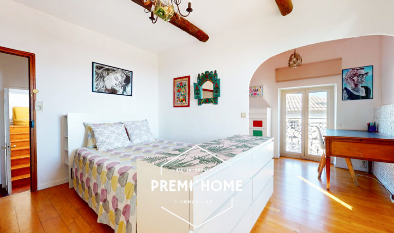 Maison de village en R+3 avec cour et terrasse Aureille - Premi'home Agence immobilière Aix En Provence