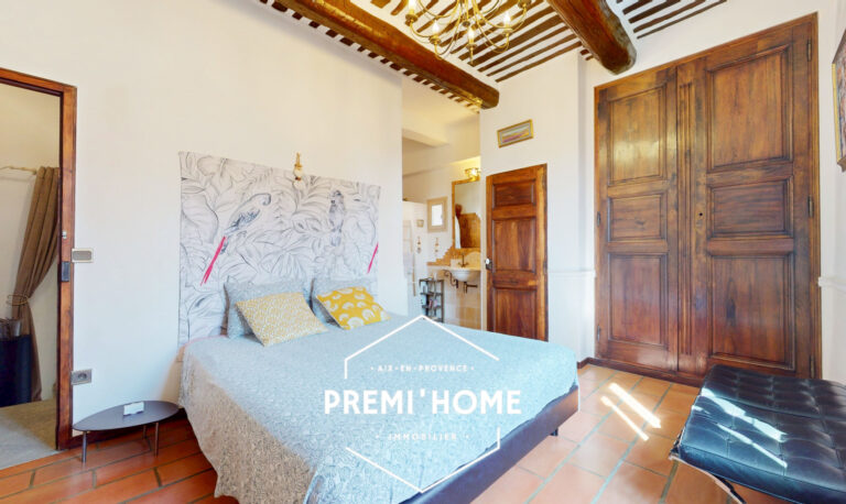 Maison de village en R+3 avec cour et terrasse Aureille - Premi'home Agence immobilière Aix En Provence