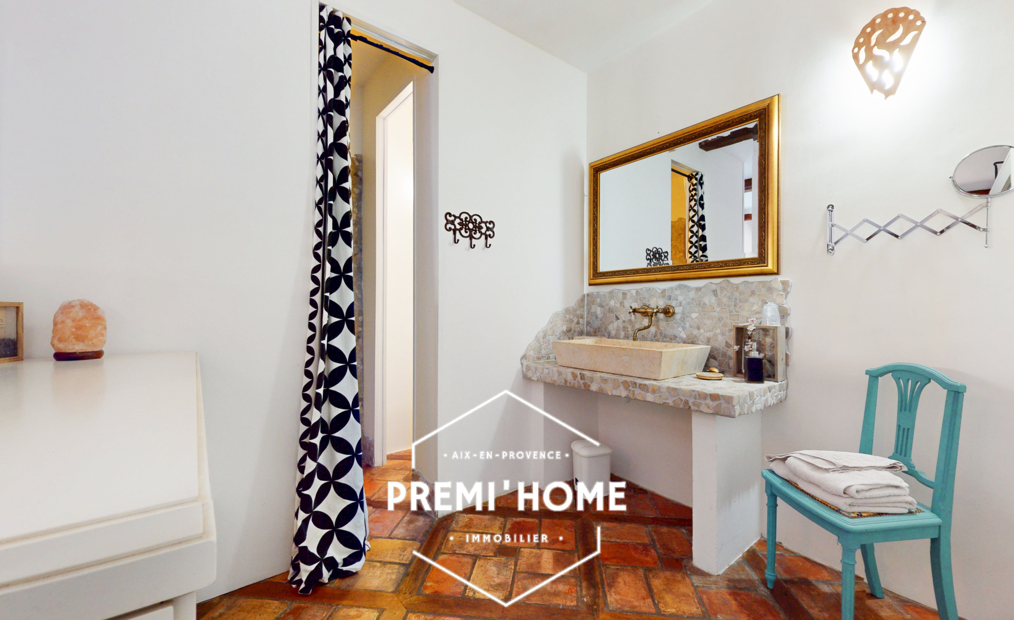 Maison de village en R+3 avec cour et terrasse Aureille - Premi'home Agence immobilière Aix En Provence