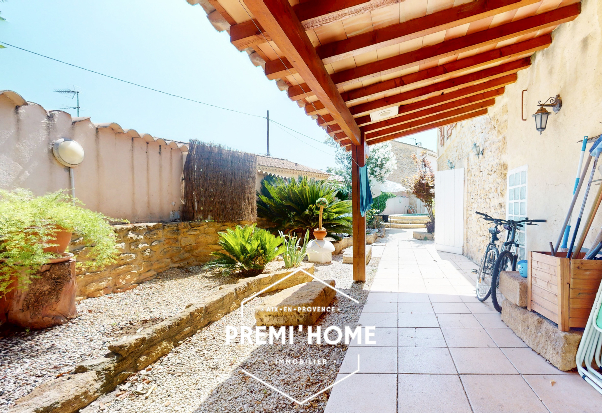 A VENDRE MAISON PISCINE + STUDIO A MIRAMAS - Premi'home Agence immobilière Aix En Provence