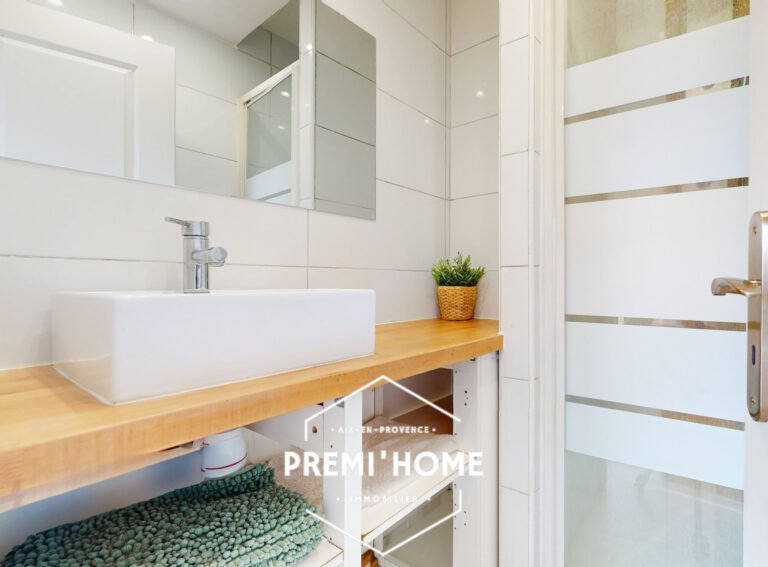 A VENDRE STUDIO RENOVE AIX EN PROVENCE GARE ROUTIERE - Premi'home Agence immobilière Aix En Provence