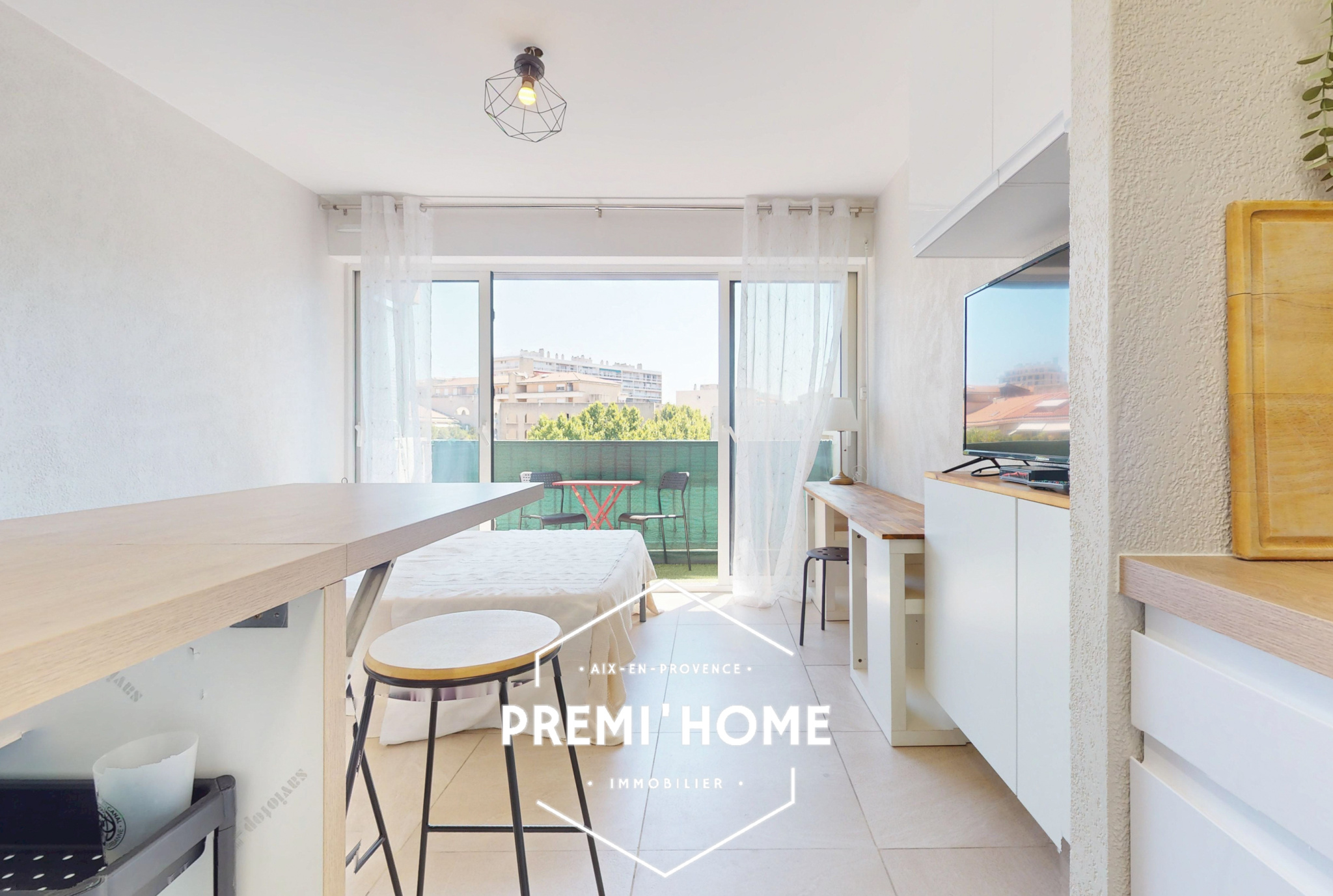 A VENDRE STUDIO RENOVE AIX EN PROVENCE GARE ROUTIERE - Premi'home Agence immobilière Aix En Provence