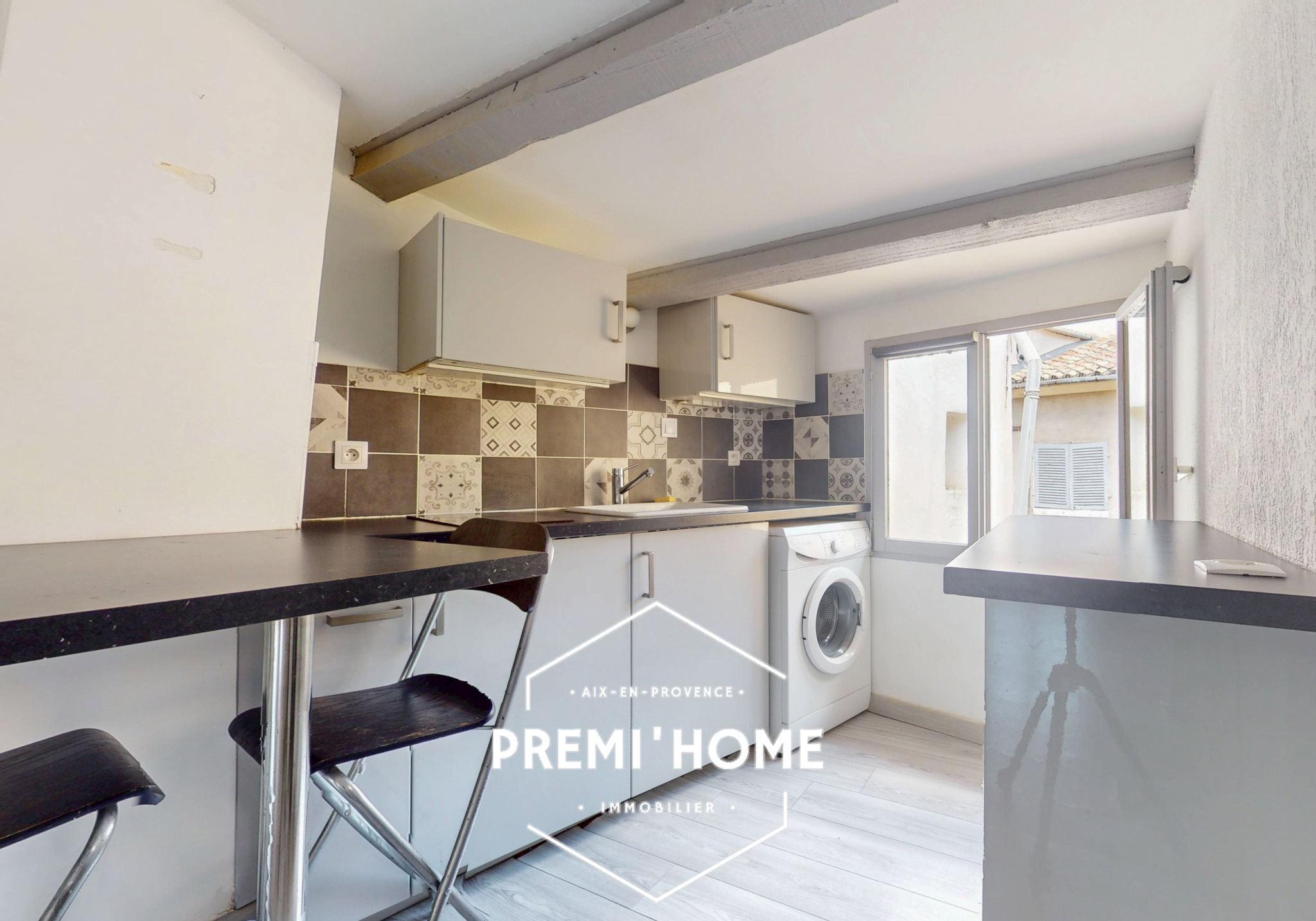 A VENDRE T1/2 AVEC TERRASSE CENTRE HISTORIQUE AIX - Premi'home Agence immobilière Aix En Provence