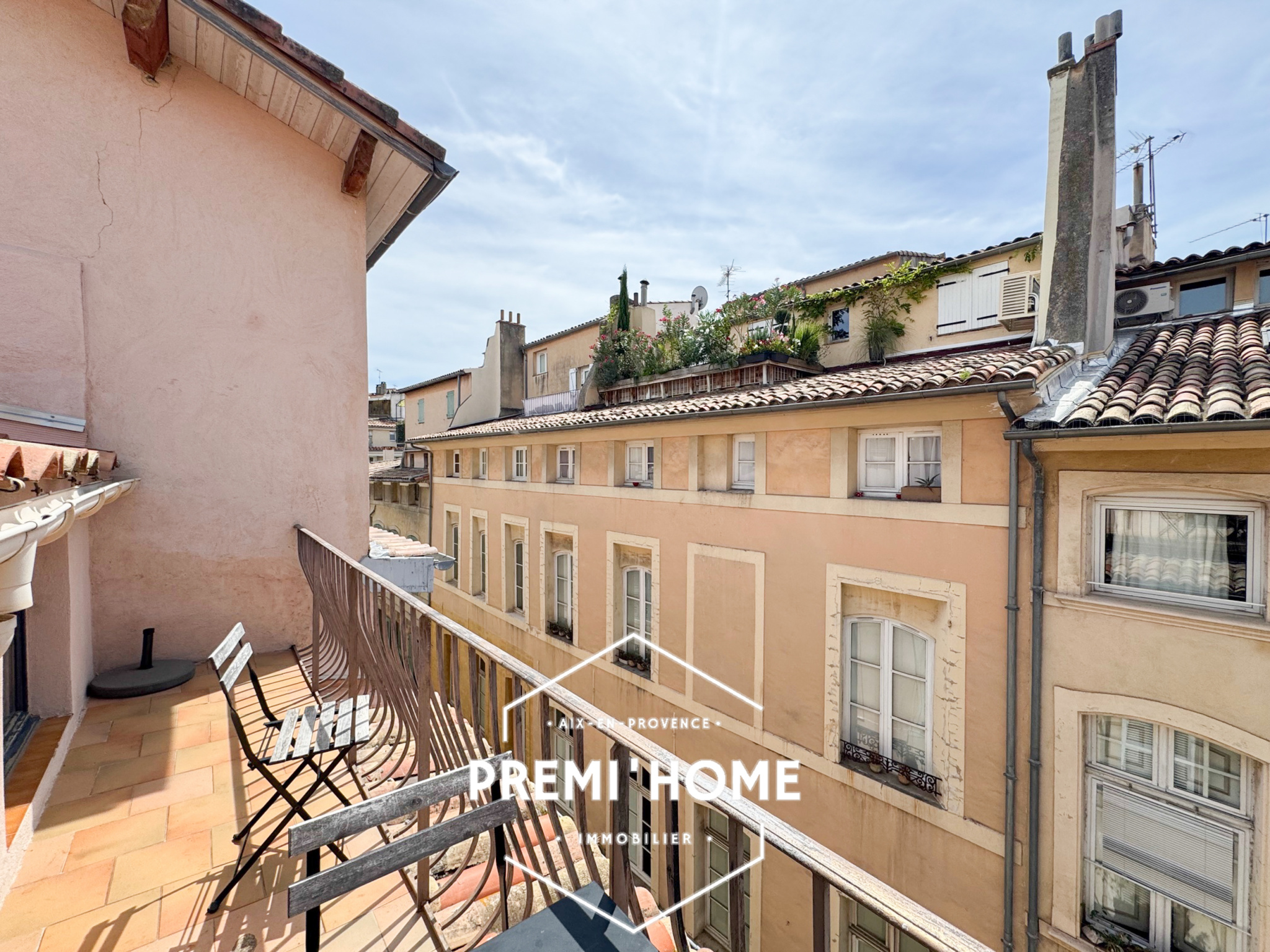 A VENDRE T1/2 AVEC TERRASSE CENTRE HISTORIQUE AIX - Premi'home Agence immobilière Aix En Provence