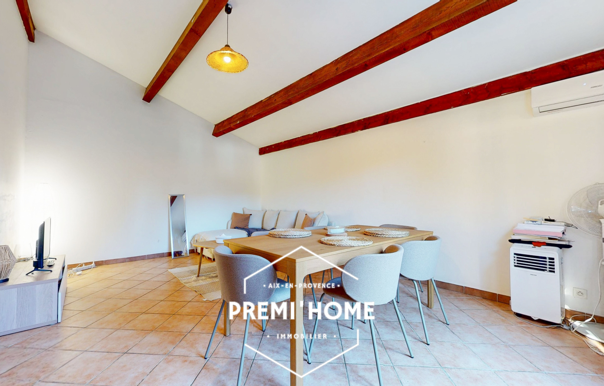 T2 REZ DE JARDIN MAISON AVEC TERRASSE ET PARKING CENTRE LUYN - Premi'home Agence immobilière Aix En Provence