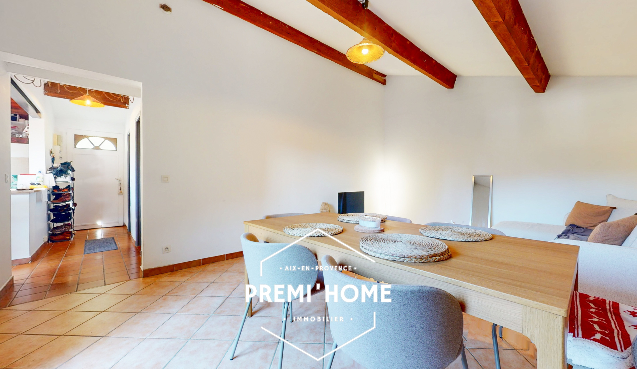 T2 REZ DE JARDIN MAISON AVEC TERRASSE ET PARKING CENTRE LUYN - Premi'home Agence immobilière Aix En Provence