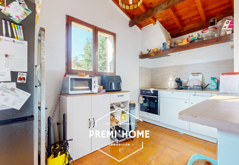 T2 REZ DE JARDIN MAISON AVEC TERRASSE ET PARKING CENTRE LUYN - Premi'home Agence immobilière Aix En Provence