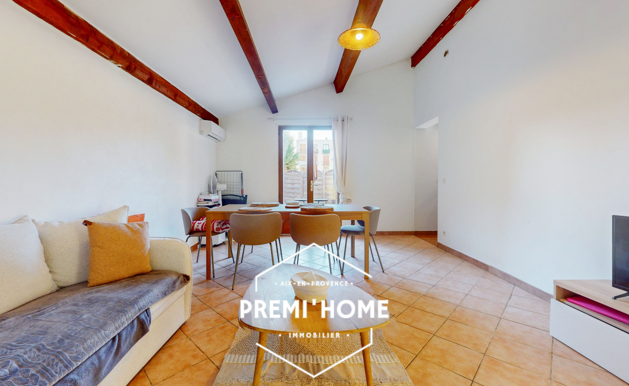T2 REZ DE JARDIN MAISON AVEC TERRASSE ET PARKING CENTRE LUYN - Premi'home Agence immobilière Aix En Provence