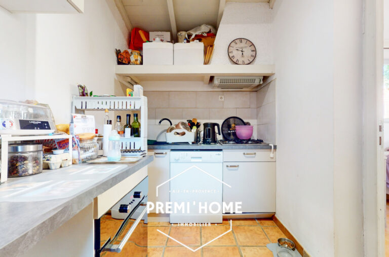 T3 REZ DE JARDIN MAISON, AVEC TERRASSE ET PARKING CENTRE LUY - Premi'home Agence immobilière Aix En Provence