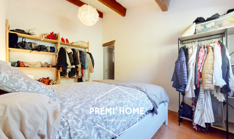 T2 REZ DE JARDIN MAISON AVEC TERRASSE ET PARKING CENTRE LUYN - Premi'home Agence immobilière Aix En Provence