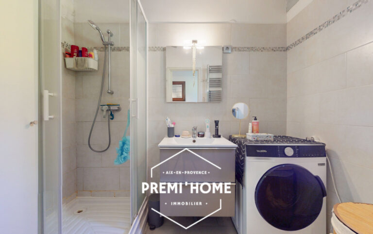 T3 REZ DE JARDIN MAISON, AVEC TERRASSE ET PARKING CENTRE LUY - Premi'home Agence immobilière Aix En Provence