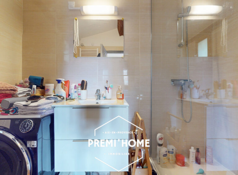 T2 REZ DE JARDIN MAISON AVEC TERRASSE ET PARKING CENTRE LUYN - Premi'home Agence immobilière Aix En Provence