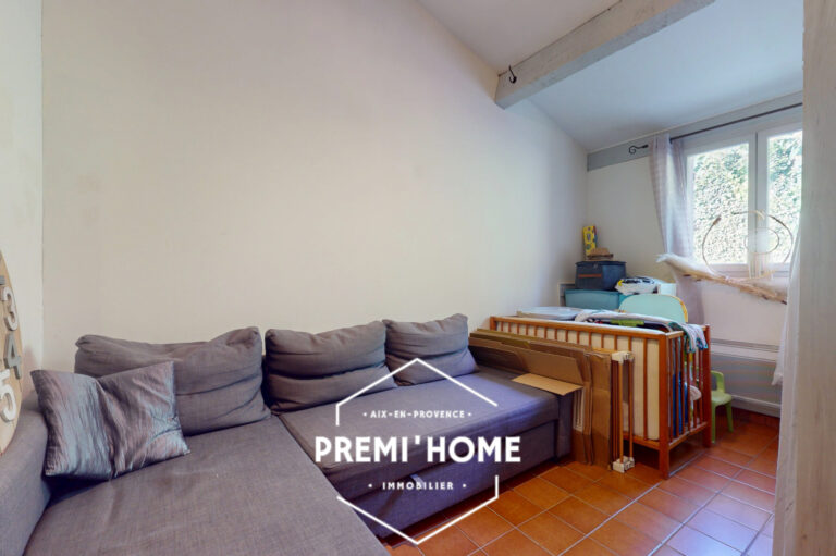 T3 REZ DE JARDIN MAISON, AVEC TERRASSE ET PARKING CENTRE LUY - Premi'home Agence immobilière Aix En Provence