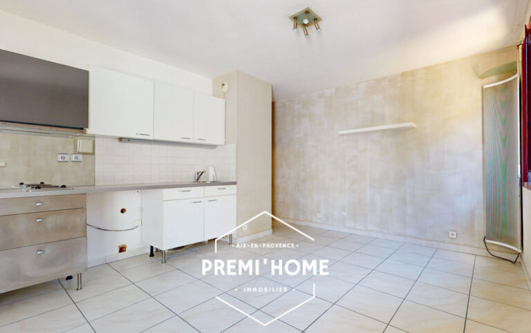 A VENDRE T2 AVEC TERRASSE CENTRE VILLE AIX EN PROVENCE - Premi'home Agence immobilière Aix En Provence