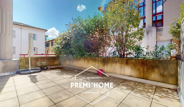 A VENDRE T2 AVEC TERRASSE CENTRE VILLE AIX EN PROVENCE - Premi'home Agence immobilière Aix En Provence
