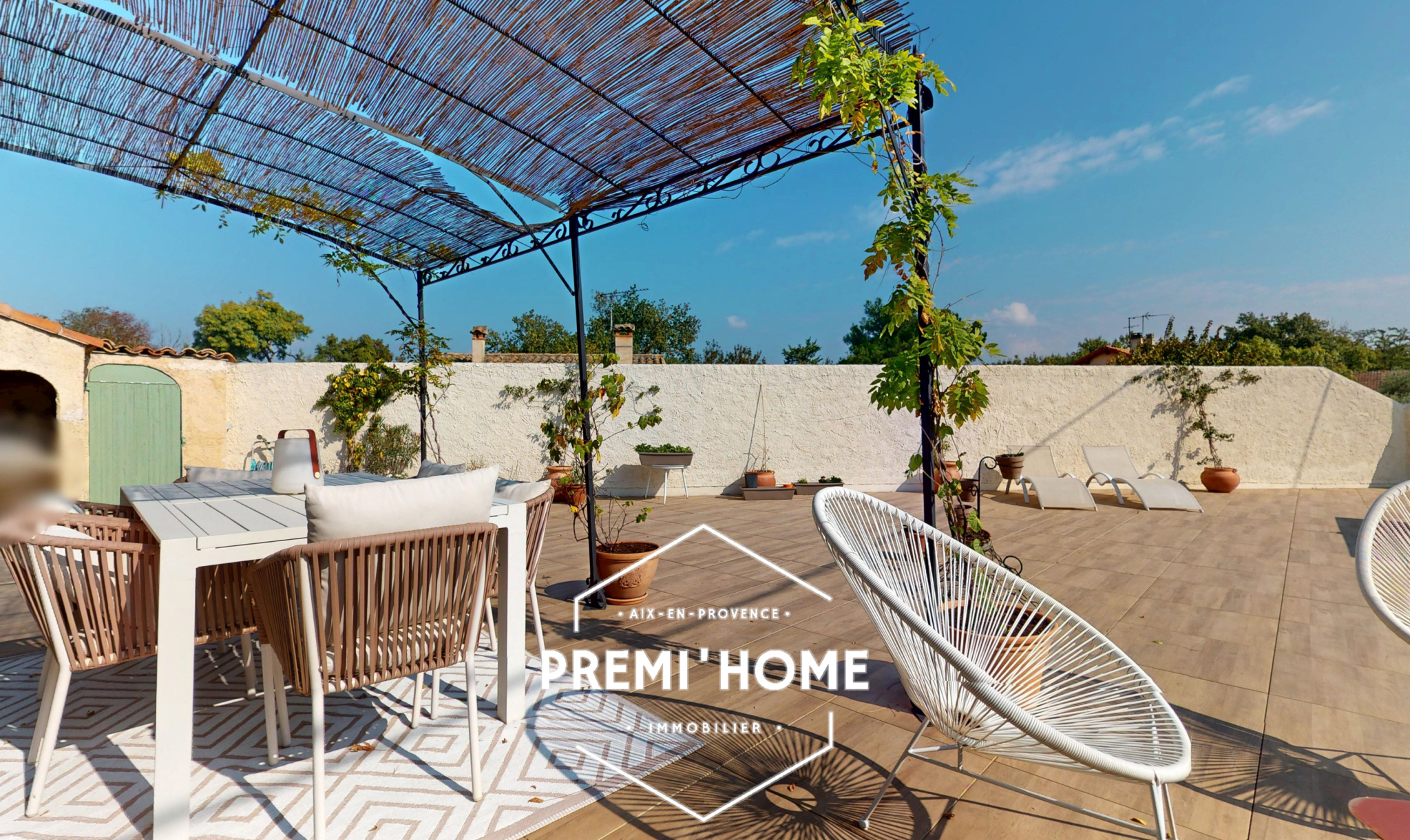 A VENDRE T4 RENOVE AVEC TERRASSE DE 130m2 ET GARAGE AIX LES - Premi'home Agence immobilière Aix En Provence