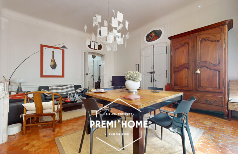 A VENDRE T2 STANDING CENTRE VILLE HISTORIQUE AIX EN PROVENCE - Premi'home Agence immobilière Aix En Provence