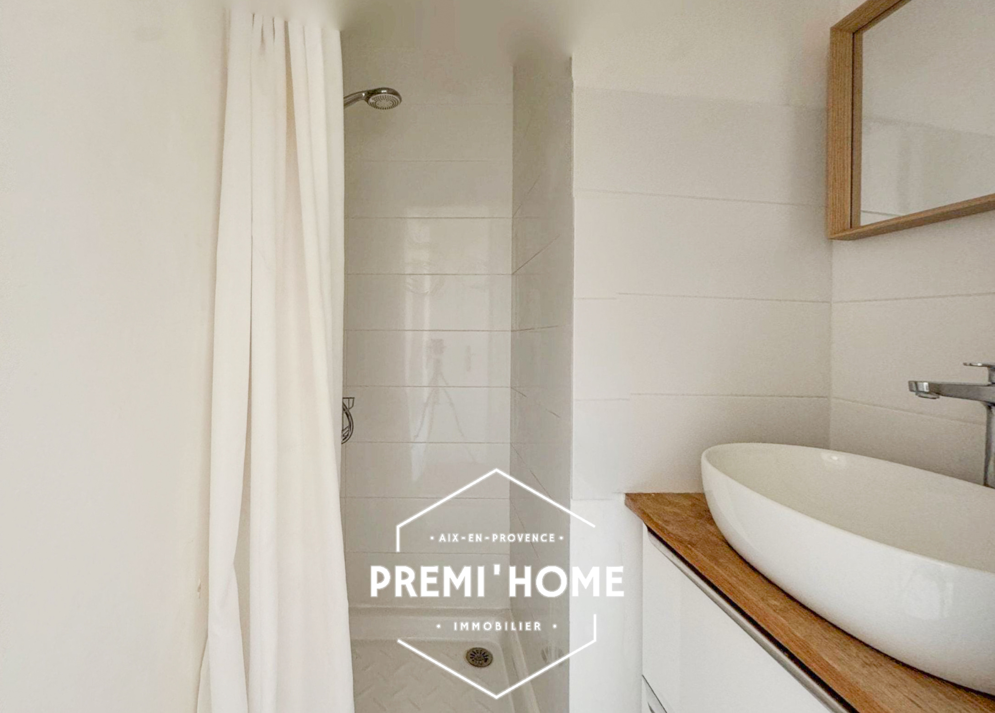 A VENDRE STUDIO AVEC MEZZANINE COEUR HISTORIQUE AIX - Premi'home Agence immobilière Aix En Provence