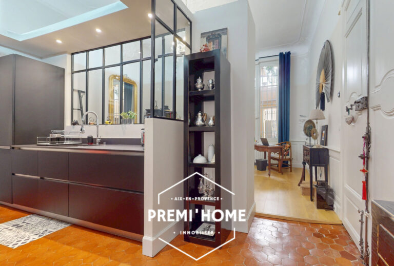 A VENDRE T2 STANDING CENTRE VILLE HISTORIQUE AIX EN PROVENCE - Premi'home Agence immobilière Aix En Provence