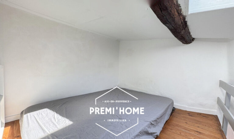 A VENDRE STUDIO AVEC MEZZANINE COEUR HISTORIQUE AIX - Premi'home Agence immobilière Aix En Provence