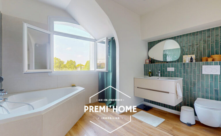 A VENDRE T4 RENOVE AVEC TERRASSE DE 130m2 ET GARAGE AIX LES - Premi'home Agence immobilière Aix En Provence